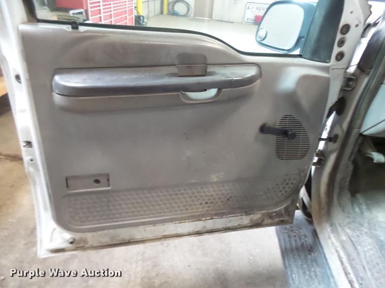 image for item L7196 2000 Ford F250 Super Duty XL pickup truck