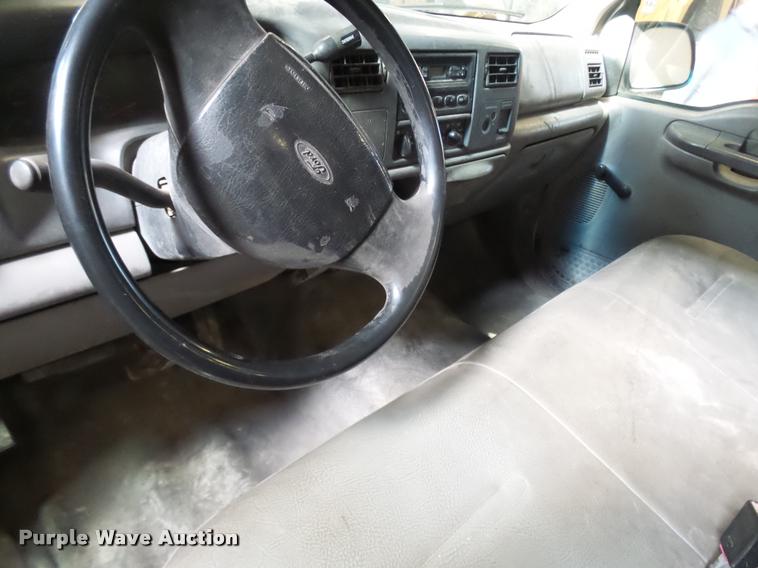 image for item L7196 2000 Ford F250 Super Duty XL pickup truck