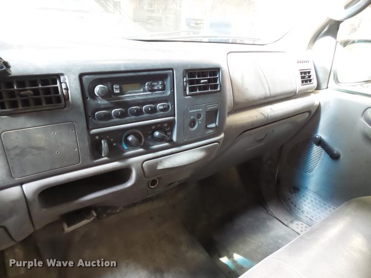 image for item L7196 2000 Ford F250 Super Duty XL pickup truck