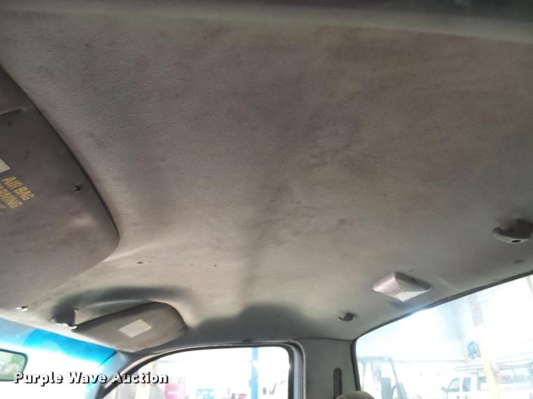 image for item L7196 2000 Ford F250 Super Duty XL pickup truck