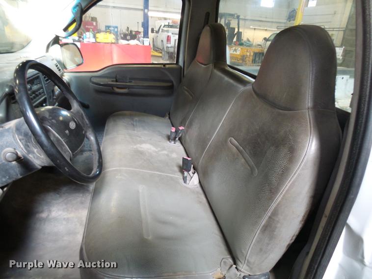 image for item L7196 2000 Ford F250 Super Duty XL pickup truck