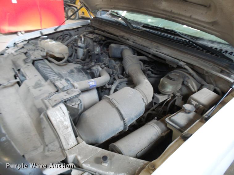 image for item L7196 2000 Ford F250 Super Duty XL pickup truck