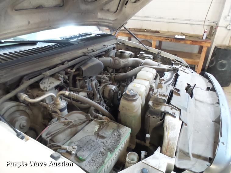 image for item L7196 2000 Ford F250 Super Duty XL pickup truck