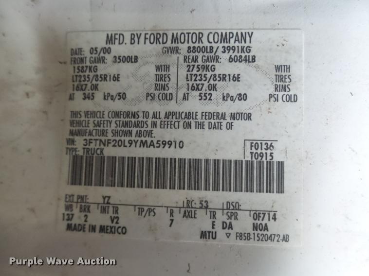 image for item L7196 2000 Ford F250 Super Duty XL pickup truck