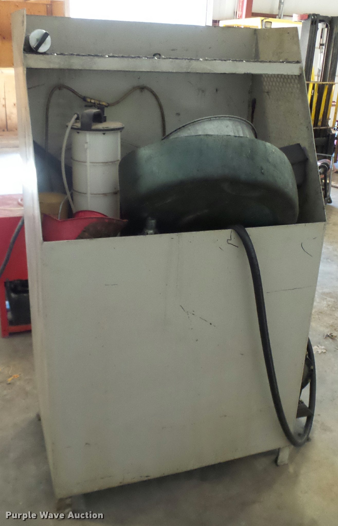 Waste oil bin in Kansas City, MO Item L7203 sold Purple Wave