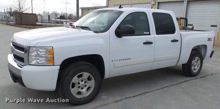 image for item AV9863 2007 Chevrolet Silverado 1500 Crew Cab pickup truck