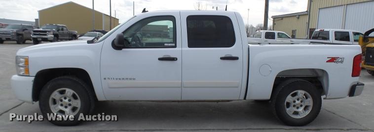 image for item AV9863 2007 Chevrolet Silverado 1500 Crew Cab pickup truck