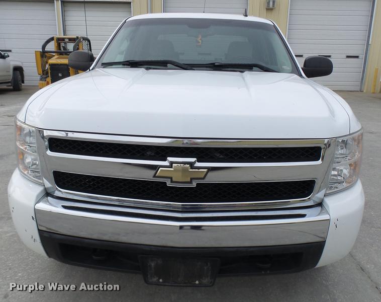 image for item AV9863 2007 Chevrolet Silverado 1500 Crew Cab pickup truck