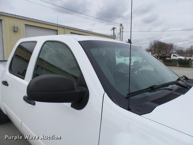 image for item AV9863 2007 Chevrolet Silverado 1500 Crew Cab pickup truck