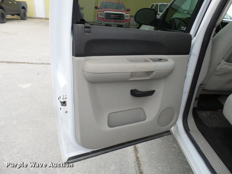 image for item AV9863 2007 Chevrolet Silverado 1500 Crew Cab pickup truck