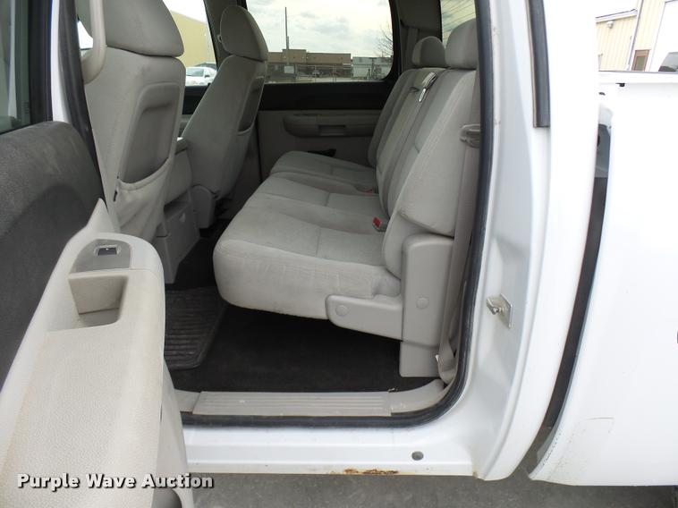 image for item AV9863 2007 Chevrolet Silverado 1500 Crew Cab pickup truck