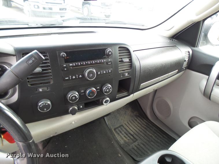 image for item AV9863 2007 Chevrolet Silverado 1500 Crew Cab pickup truck