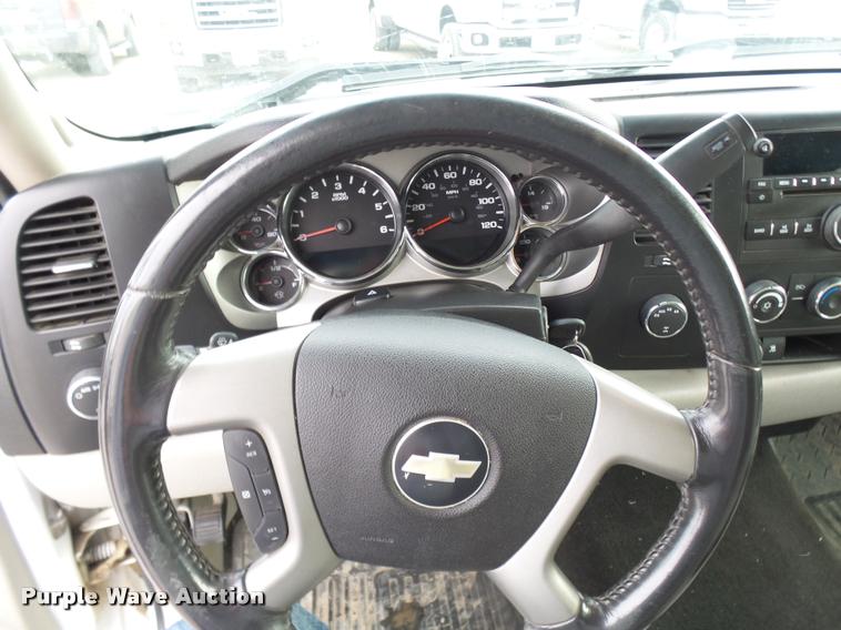 image for item AV9863 2007 Chevrolet Silverado 1500 Crew Cab pickup truck