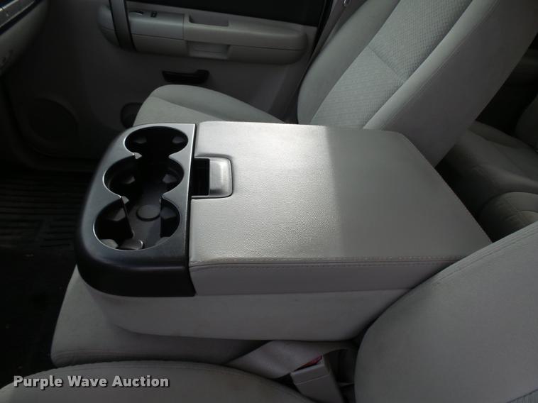 image for item AV9863 2007 Chevrolet Silverado 1500 Crew Cab pickup truck