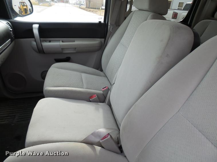 image for item AV9863 2007 Chevrolet Silverado 1500 Crew Cab pickup truck