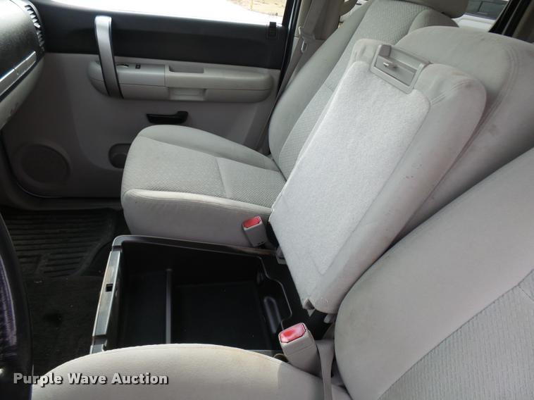 image for item AV9863 2007 Chevrolet Silverado 1500 Crew Cab pickup truck