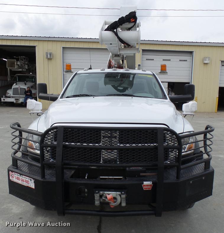 image for item AV9864 2011 Dodge Ram 5500 HD bucket truck