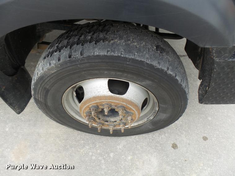 image for item AV9864 2011 Dodge Ram 5500 HD bucket truck