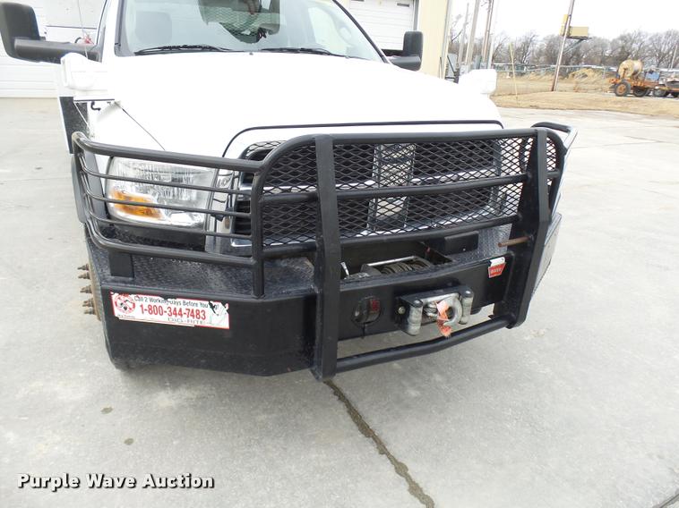 image for item AV9864 2011 Dodge Ram 5500 HD bucket truck