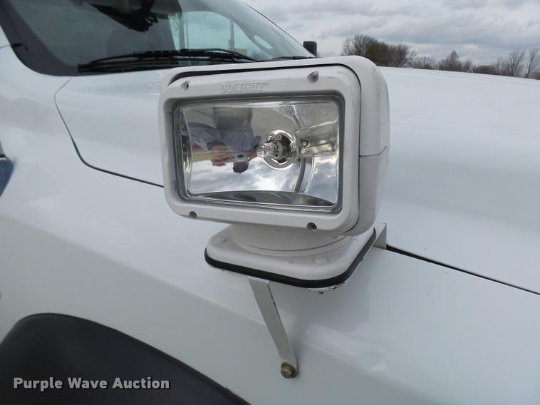 image for item AV9864 2011 Dodge Ram 5500 HD bucket truck