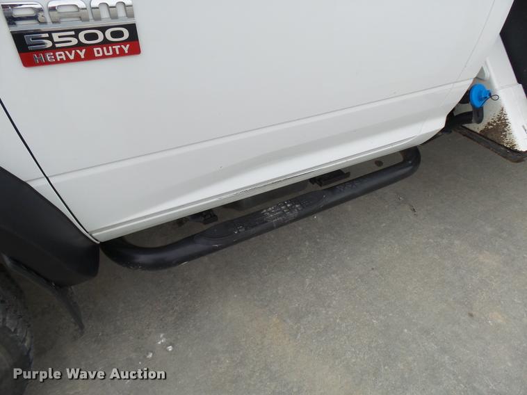 image for item AV9864 2011 Dodge Ram 5500 HD bucket truck