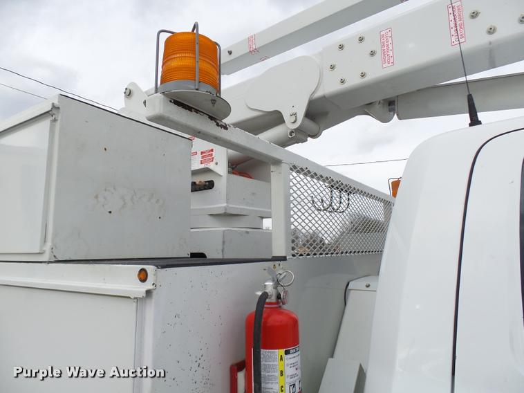 image for item AV9864 2011 Dodge Ram 5500 HD bucket truck