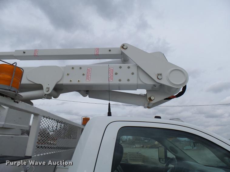 image for item AV9864 2011 Dodge Ram 5500 HD bucket truck
