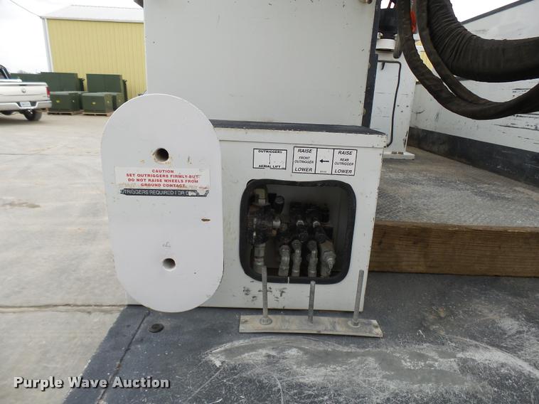 image for item AV9864 2011 Dodge Ram 5500 HD bucket truck