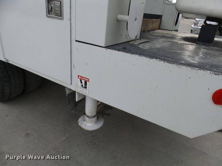 image for item AV9864 2011 Dodge Ram 5500 HD bucket truck