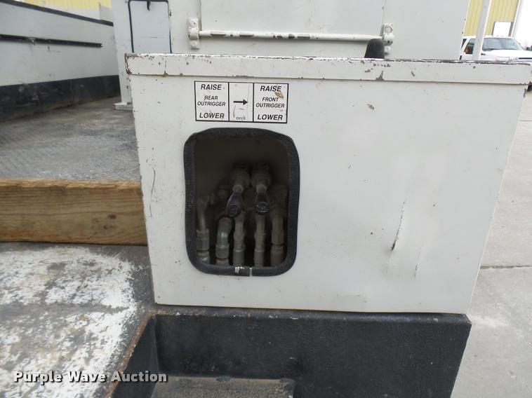 image for item AV9864 2011 Dodge Ram 5500 HD bucket truck