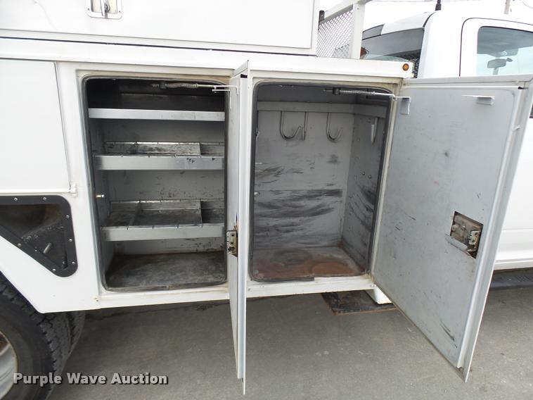 image for item AV9864 2011 Dodge Ram 5500 HD bucket truck