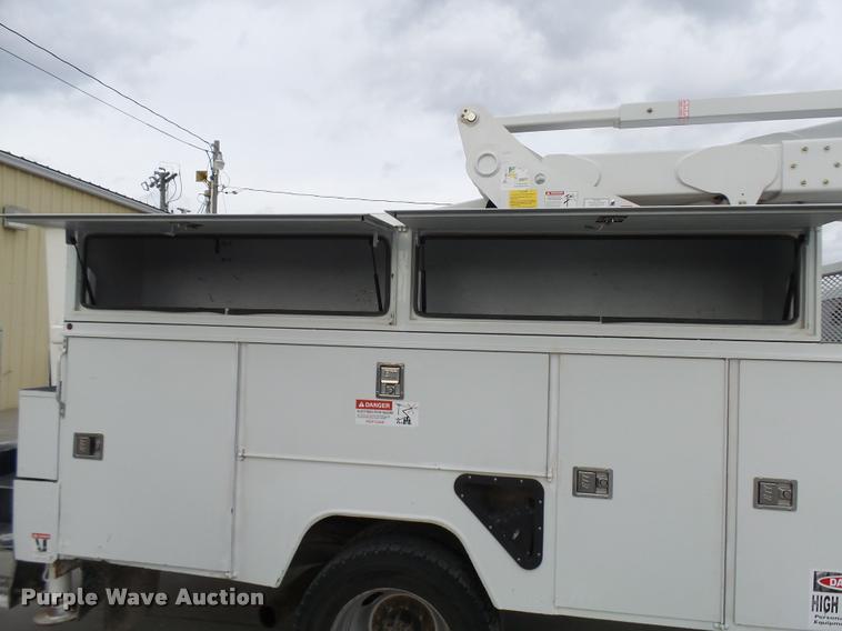 image for item AV9864 2011 Dodge Ram 5500 HD bucket truck
