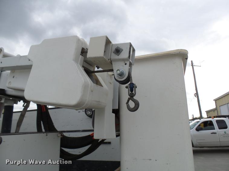 image for item AV9864 2011 Dodge Ram 5500 HD bucket truck