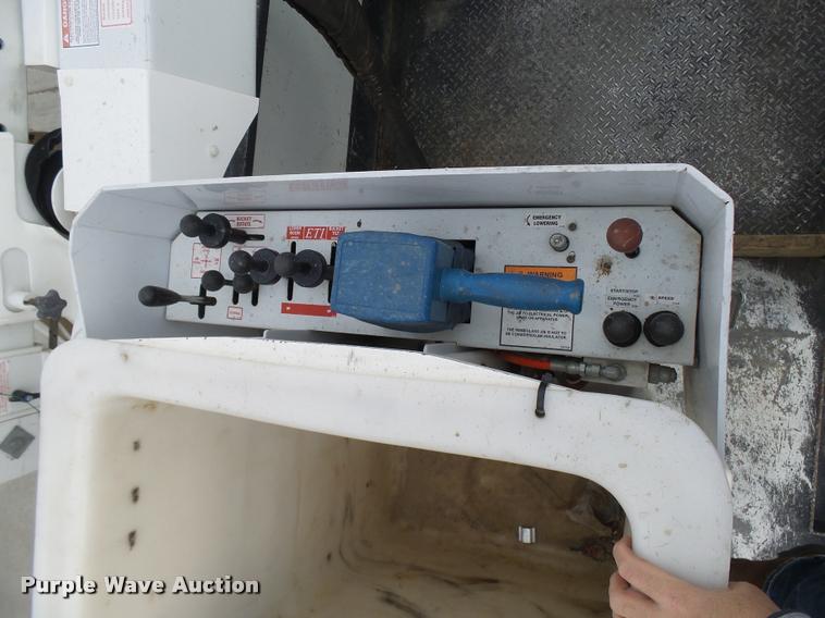 image for item AV9864 2011 Dodge Ram 5500 HD bucket truck