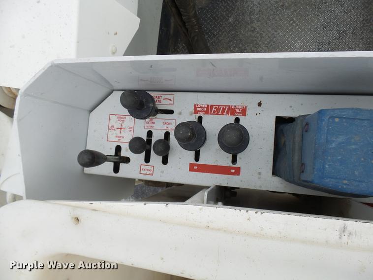 image for item AV9864 2011 Dodge Ram 5500 HD bucket truck