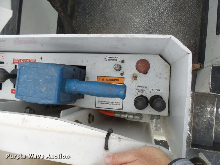 image for item AV9864 2011 Dodge Ram 5500 HD bucket truck