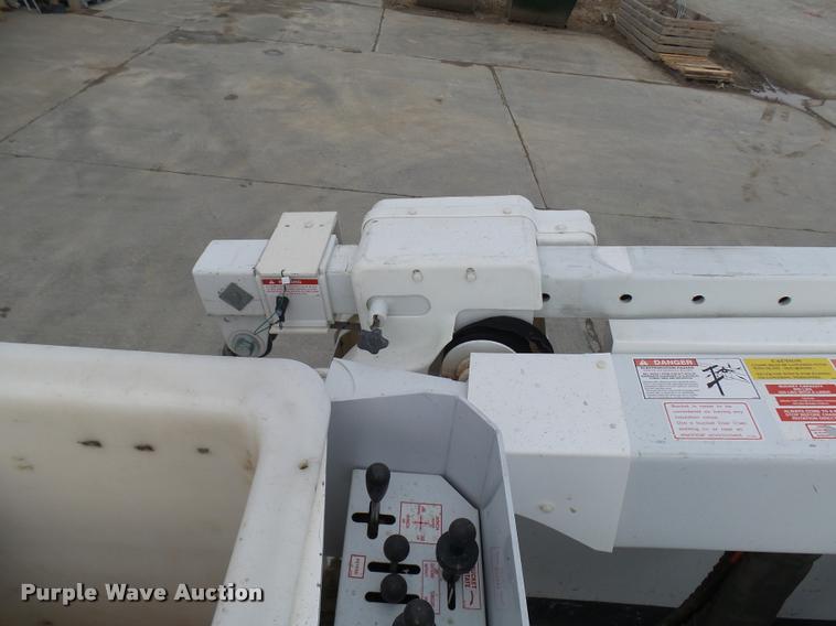 image for item AV9864 2011 Dodge Ram 5500 HD bucket truck