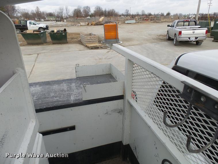 image for item AV9864 2011 Dodge Ram 5500 HD bucket truck