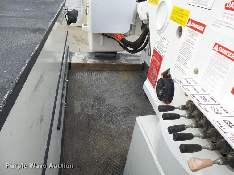 image for item AV9864 2011 Dodge Ram 5500 HD bucket truck