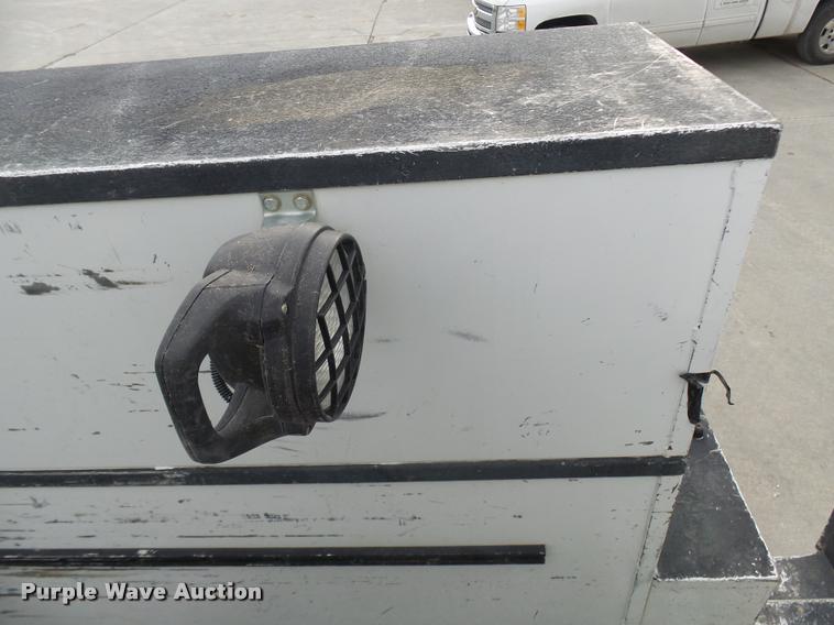 image for item AV9864 2011 Dodge Ram 5500 HD bucket truck