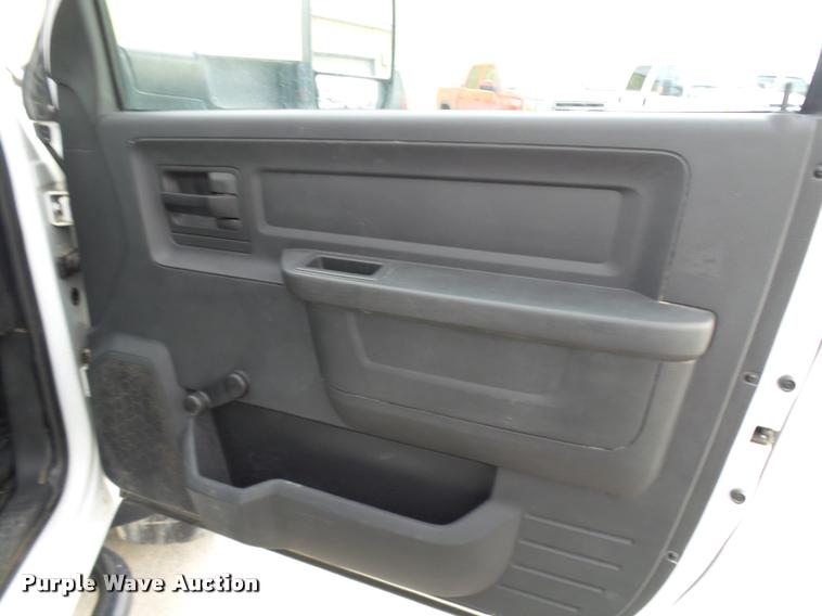 image for item AV9864 2011 Dodge Ram 5500 HD bucket truck