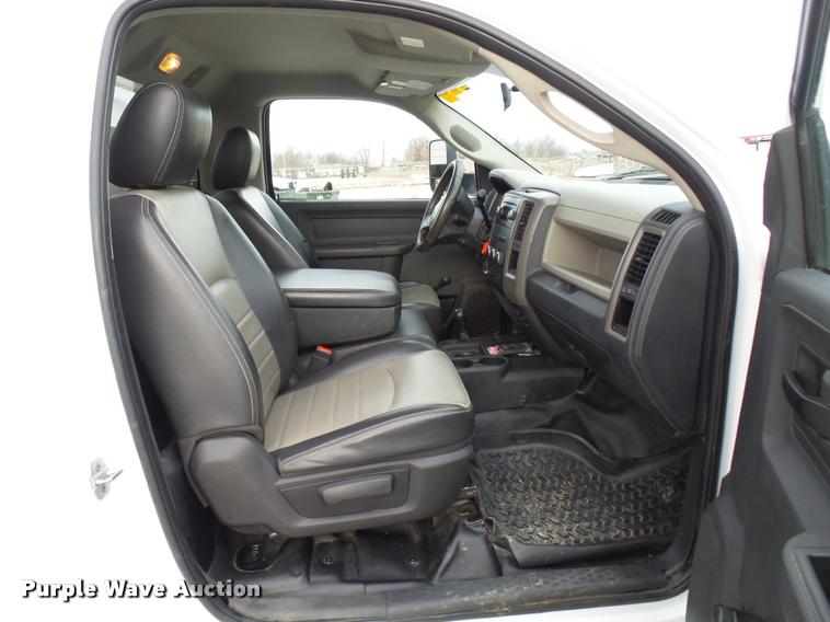 image for item AV9864 2011 Dodge Ram 5500 HD bucket truck