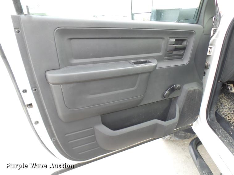 image for item AV9864 2011 Dodge Ram 5500 HD bucket truck