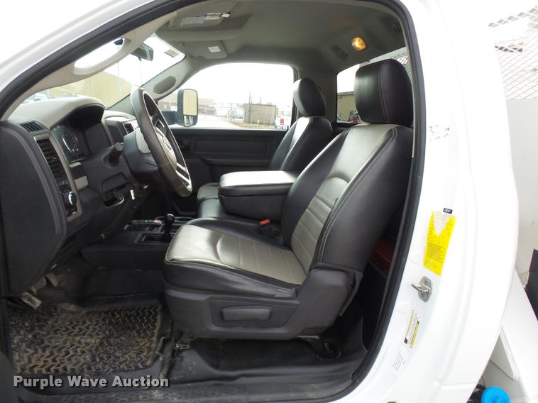 image for item AV9864 2011 Dodge Ram 5500 HD bucket truck