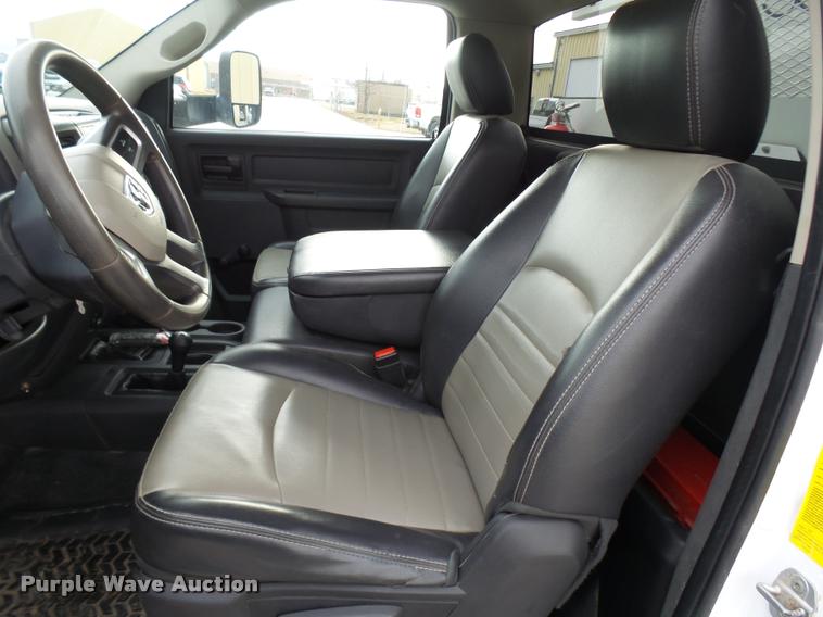 image for item AV9864 2011 Dodge Ram 5500 HD bucket truck