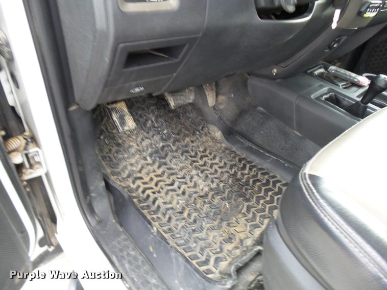 image for item AV9864 2011 Dodge Ram 5500 HD bucket truck