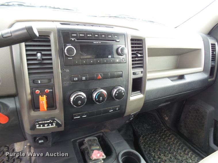 image for item AV9864 2011 Dodge Ram 5500 HD bucket truck