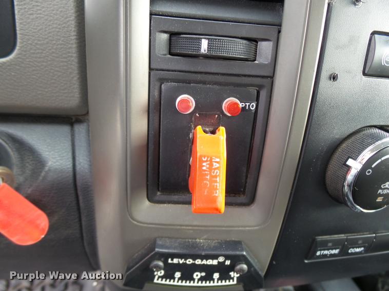 image for item AV9864 2011 Dodge Ram 5500 HD bucket truck