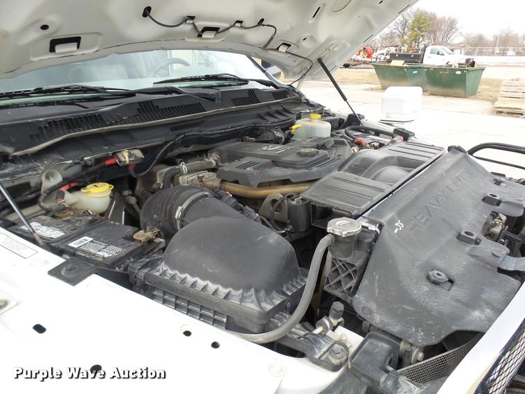 image for item AV9864 2011 Dodge Ram 5500 HD bucket truck