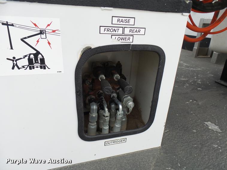 image for item AV9865 2012 Dodge Ram 5500 HD bucket truck